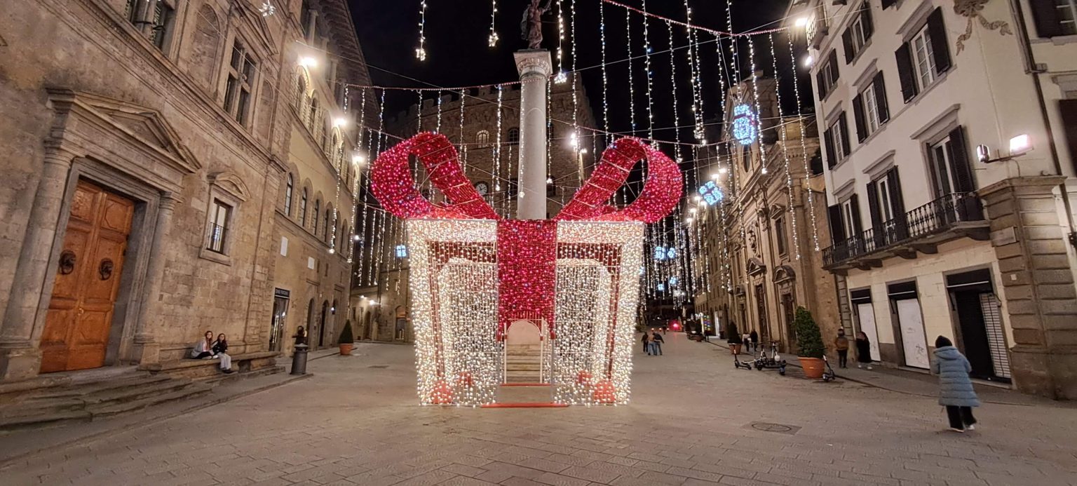 Addobbi natalizi in Piazza Senta Trinita e in Via Tornabuoni