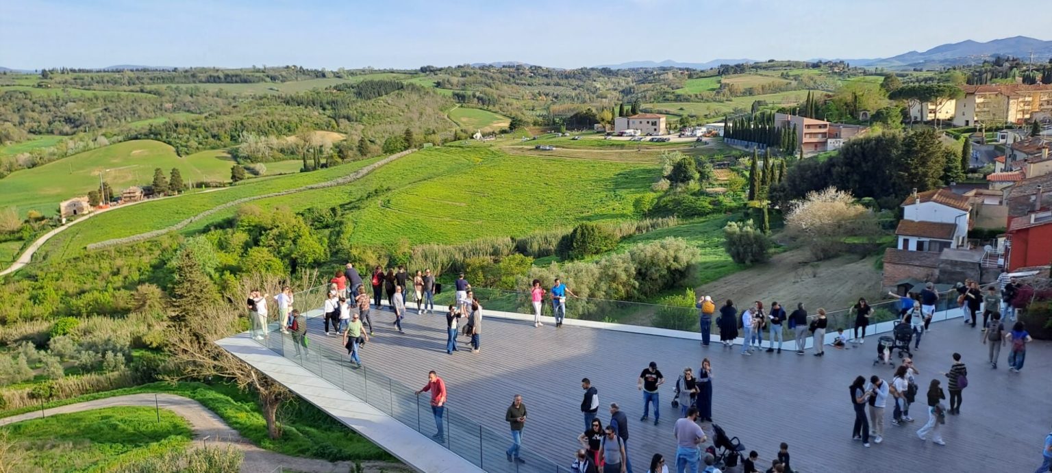 Vista della vallata sotto Peccioli