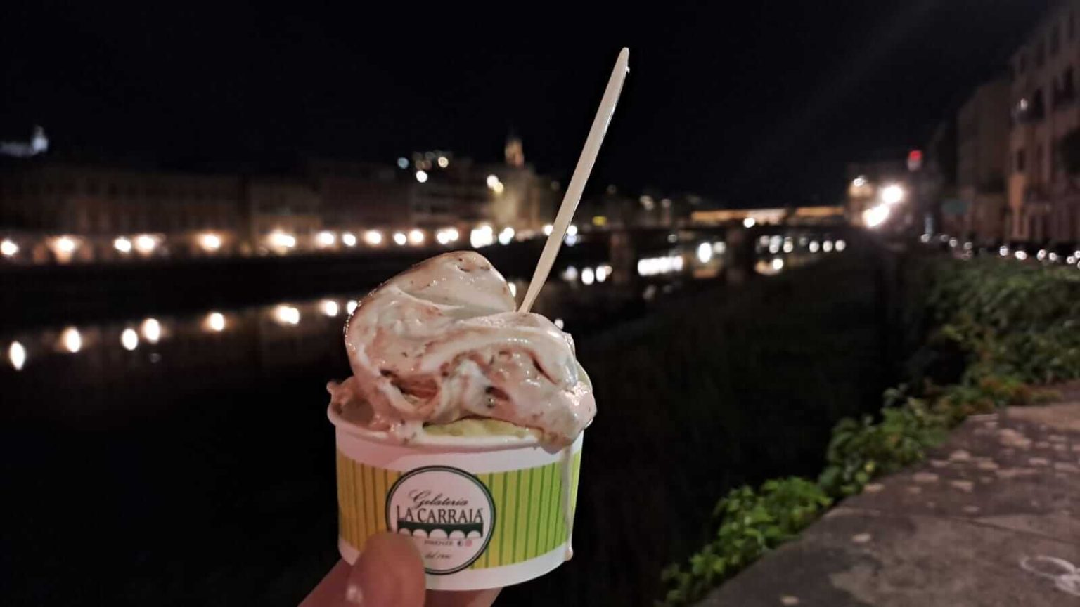 Gelato alla Carraia vicino Ponte Vecchio